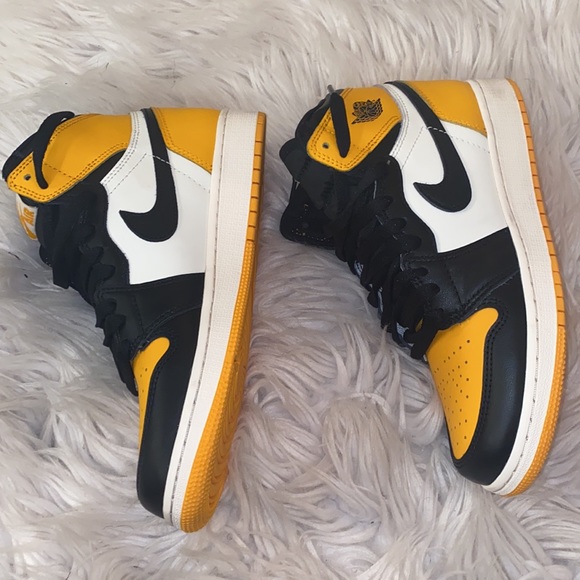 Jordan 1 Retro High OG ‘Yellow Toe’ - Picture 7 of 11